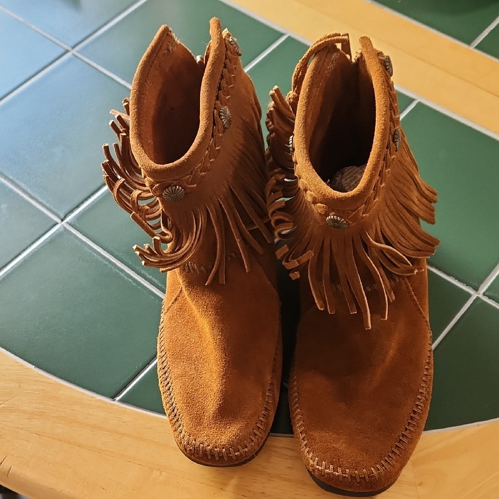 Minnetonka fringed Suede Ankle Boots